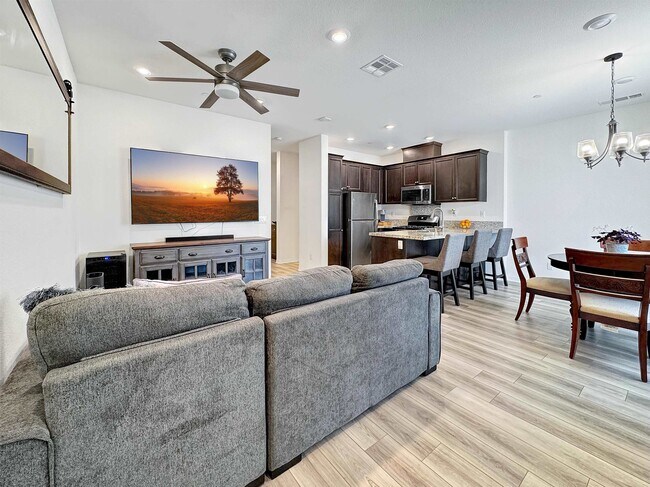 Foto del edificio - 24140 Tuscany Ave