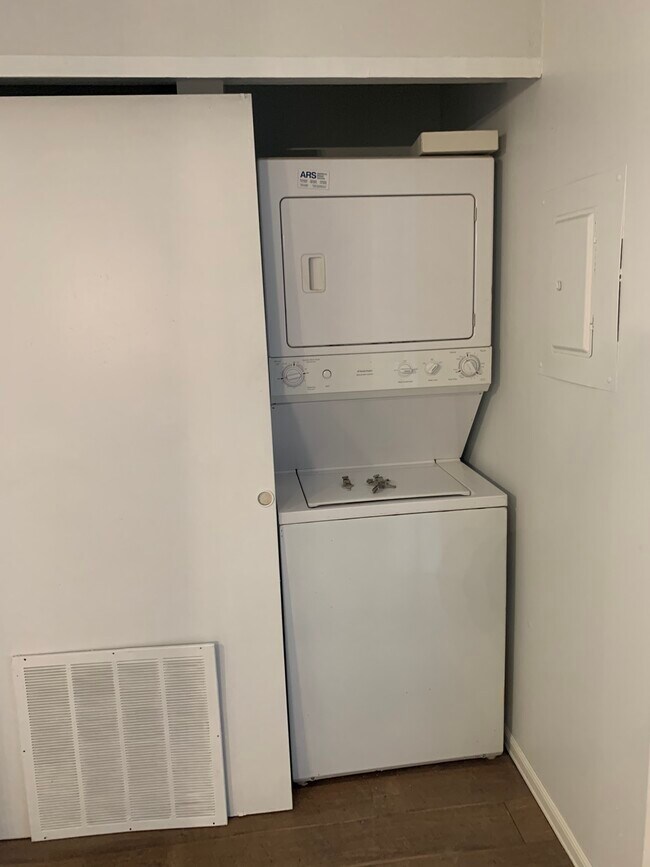 Lavadora y secadora en el apartamento - 5400 26th St W