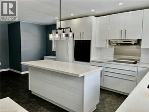 Building Photo - 312 Grantham Ave