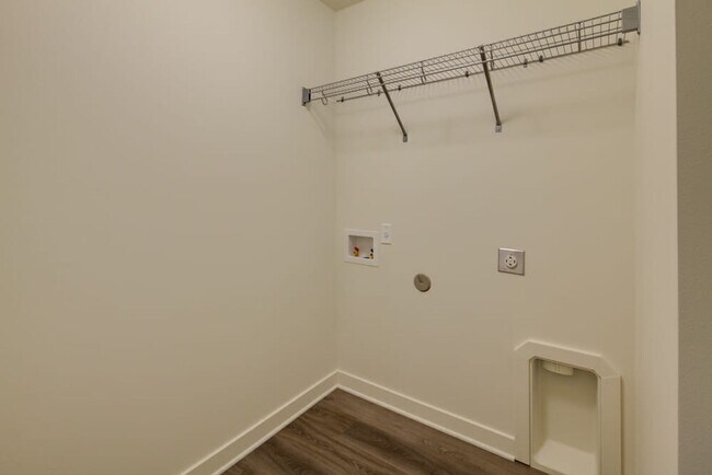 Building Photo - NE Bend Townhome for Rent!