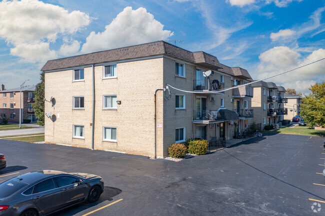 Building Photo - 7829 S Rutherford Ave