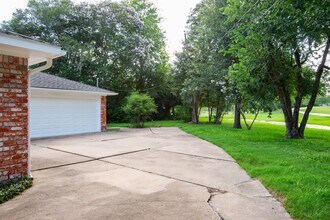 Building Photo - 7403 Tall Pines Dr