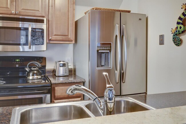 Building Photo - Beautiful condo located inside the Truman Annex.