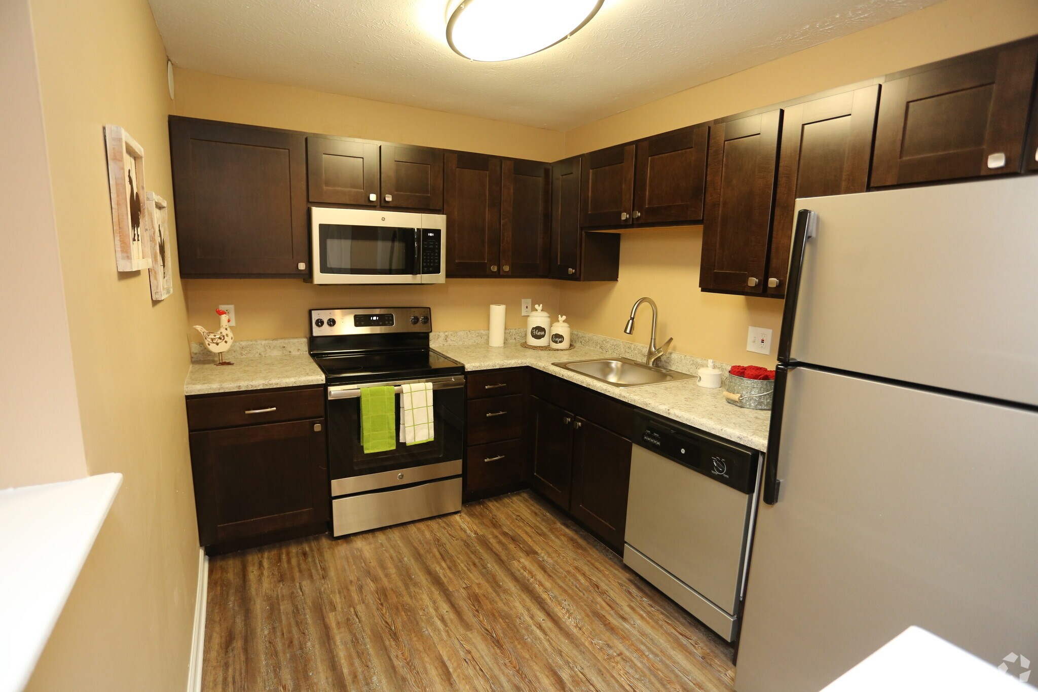 The Monterey Apartments and Townhomes – photo 4