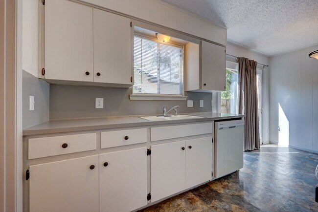 Foto del edificio - 8600 Woodstone Dr