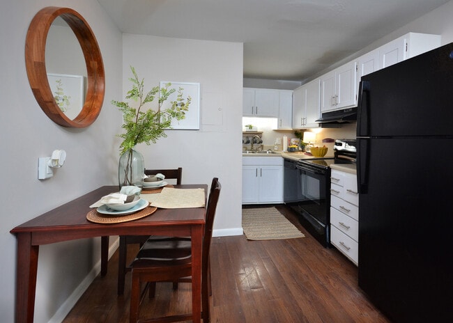 Kitchen Layout - University Apartments Chapel Hill