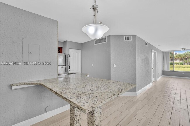 Building Photo - 2851 N Oakland Forest Dr