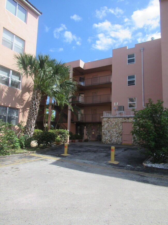 Foto del edificio - 2841 Somerset Dr