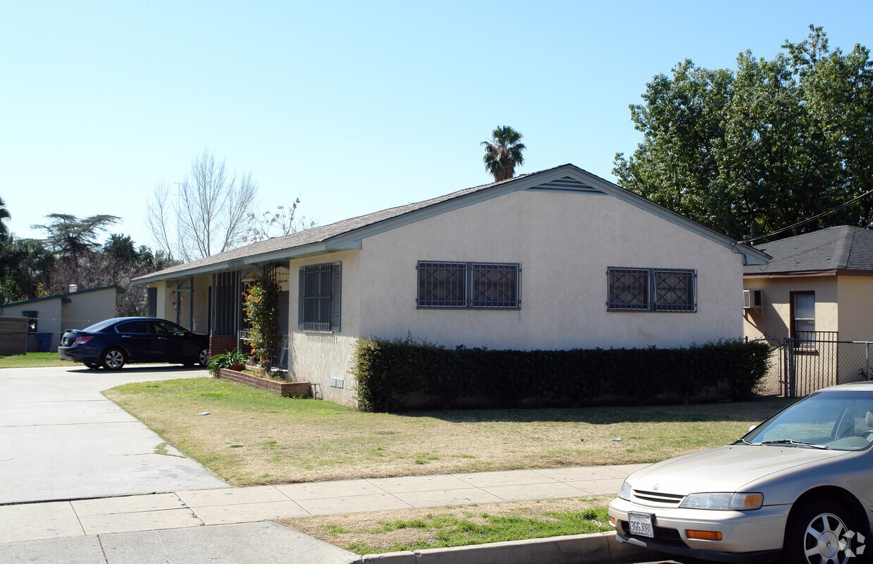 Primary Photo - 143 W 13th St