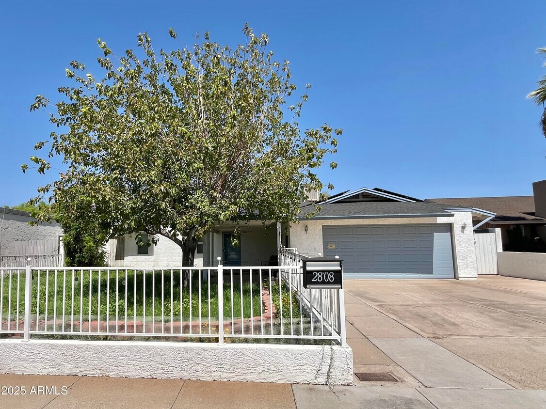 Primary Photo - 2808 W Morten Ave