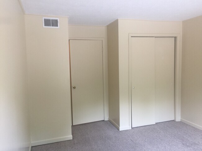 Building Photo - Robinwood Apartments