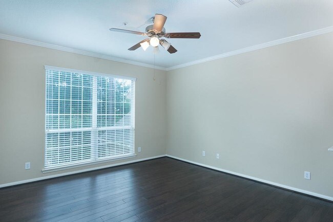 Building Photo - 6607 Lake Woodlands Dr
