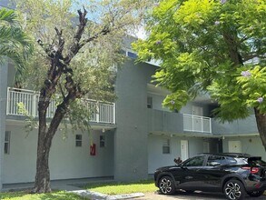 Building Photo - 9371 Fontainebleau Blvd