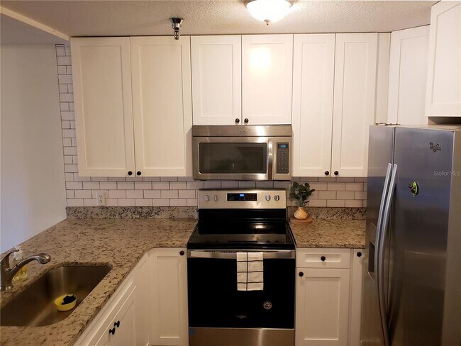 Foto del edificio - 15215 Amberly Dr