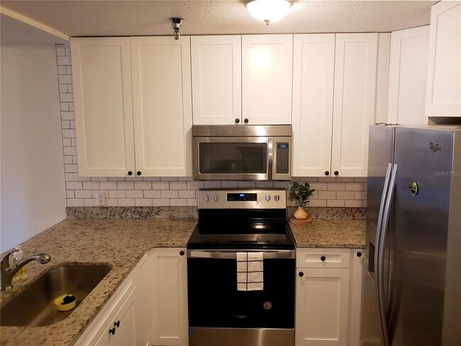 Building Photo - 15215 Amberly Dr
