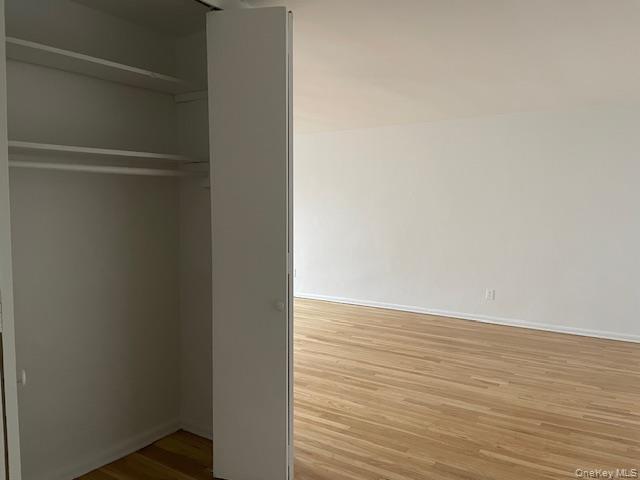 Foto del edificio - 8-33 Central Ave