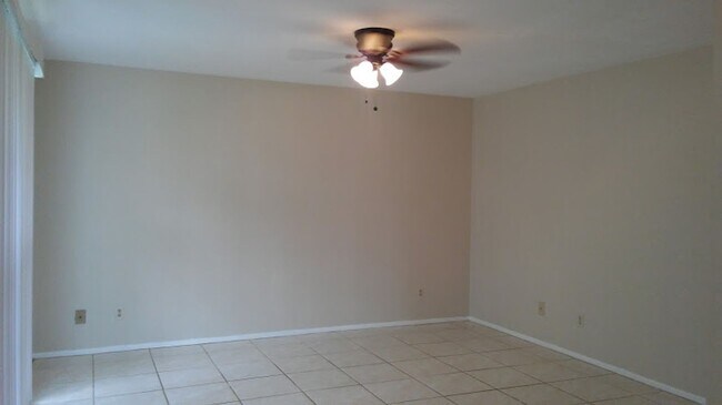 Foto del edificio - Coming soon 2/2 Condo off College Pkwy in ...
