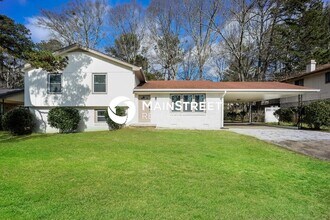 Building Photo - 3785 Benchmark Dr