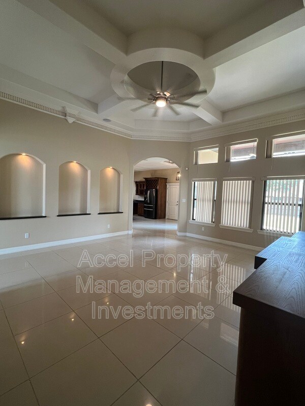 Foto del edificio - 2110 E 21st St
