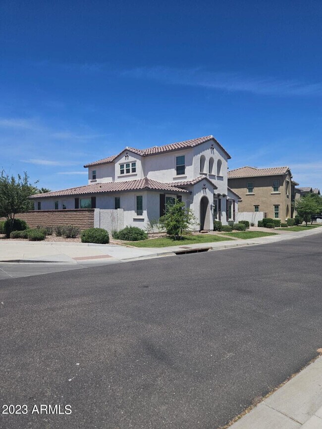 Building Photo - 4362 S Gardenia Dr