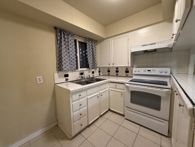 Foto del edificio - 3000 W Illinois Ave