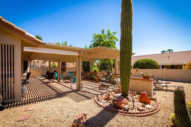 Foto del edificio - Furnished Rental, 55+, Move In Today!