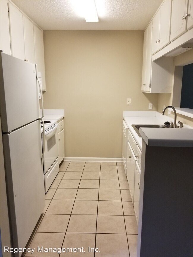 Building Photo - 2 br, 2.5 bath House - 204 Ridgeway Drive