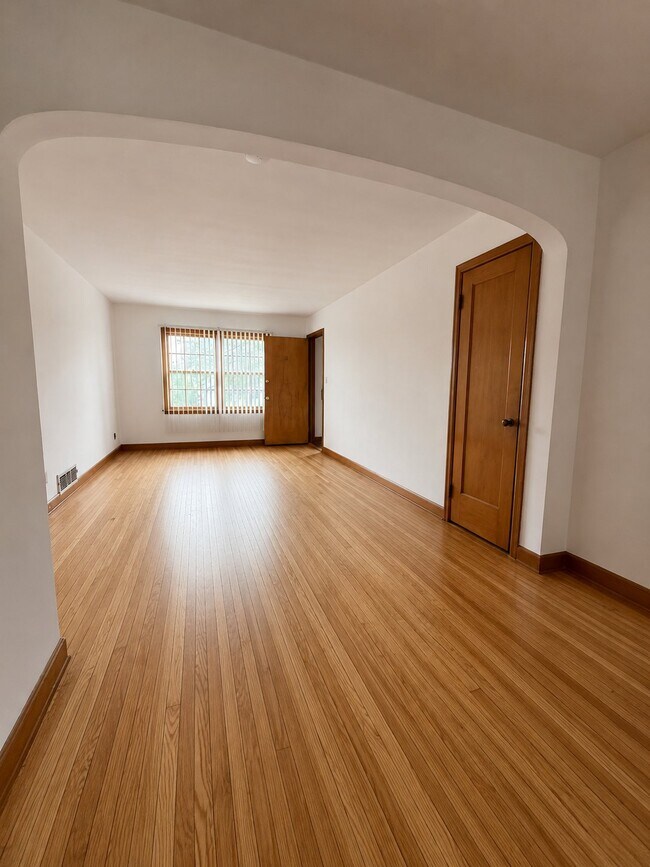 Foto del edificio - 6100 W Lisbon Ave