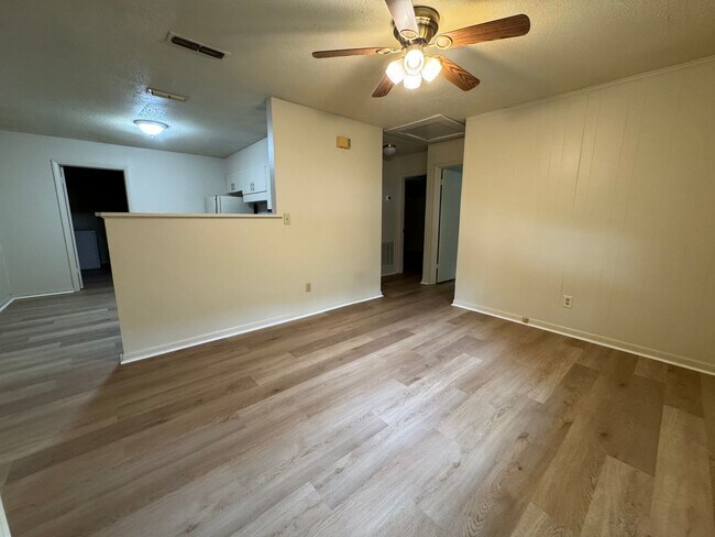 Building Photo - 5041/5043 Shoals Lane