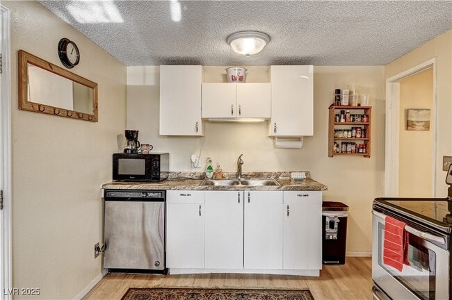 Building Photo - 1914 Ottawa Dr