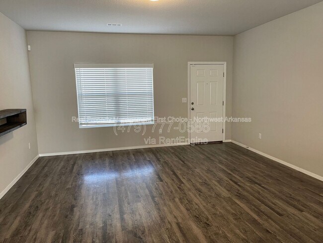 Foto del edificio - 2429 Sebright Ave