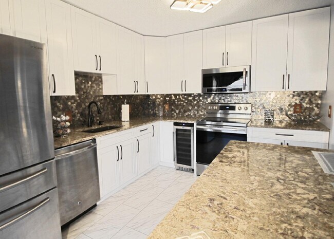 Building Photo - 4061 SW Parkgate Blvd