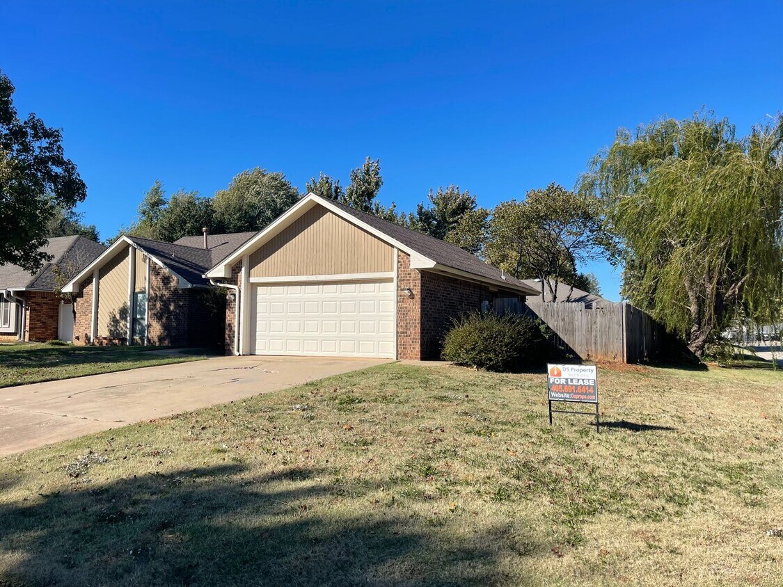 3 bed, 2 bath, 2 car garage home in Moore House Rental in Moore