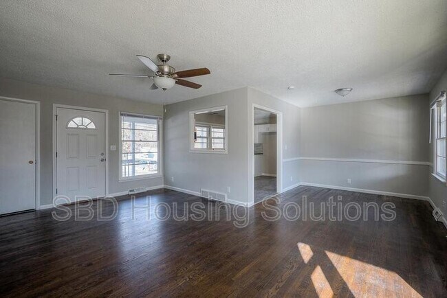 Foto del edificio - 7857 James A Reed Rd