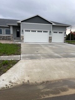 Building Photo - Twin home - 111