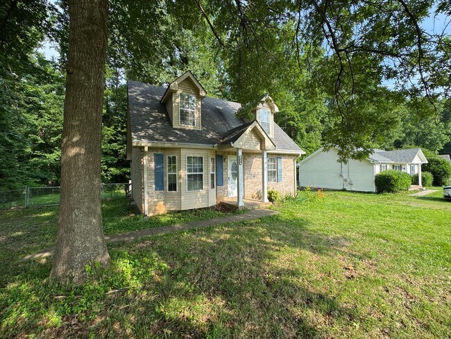 Building Photo - Cozy Single Family Home