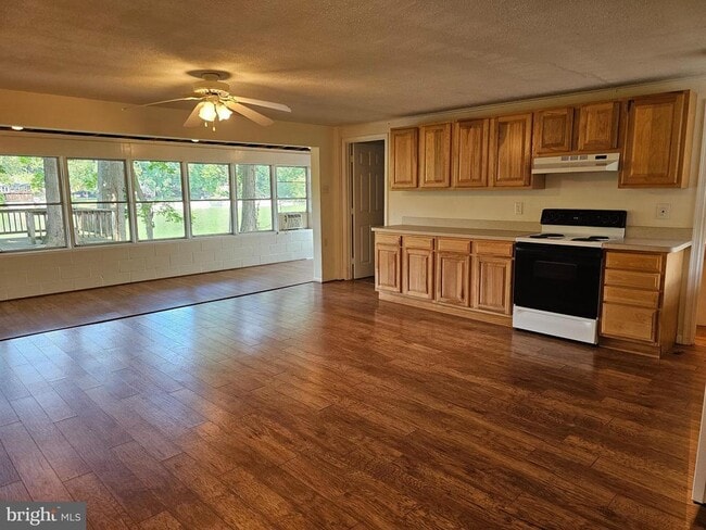 Building Photo - 505 Avalon Dr