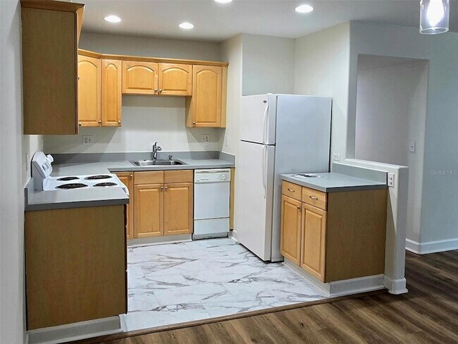 Foto del edificio - 940 N Lake Destiny Rd