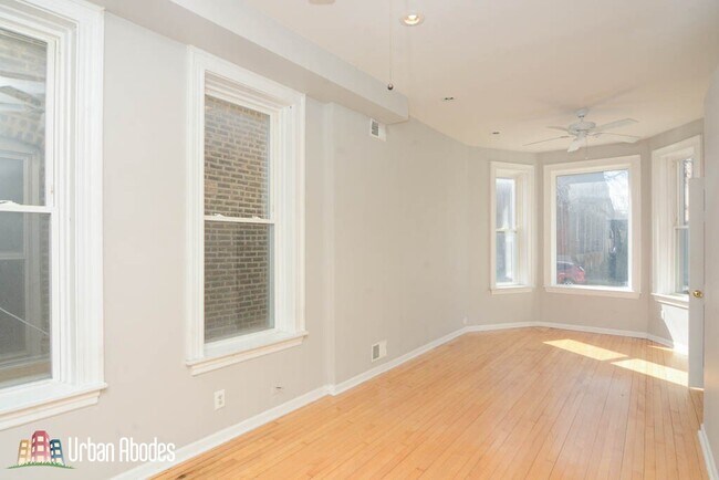 Foto del edificio - 2022 W Augusta Blvd