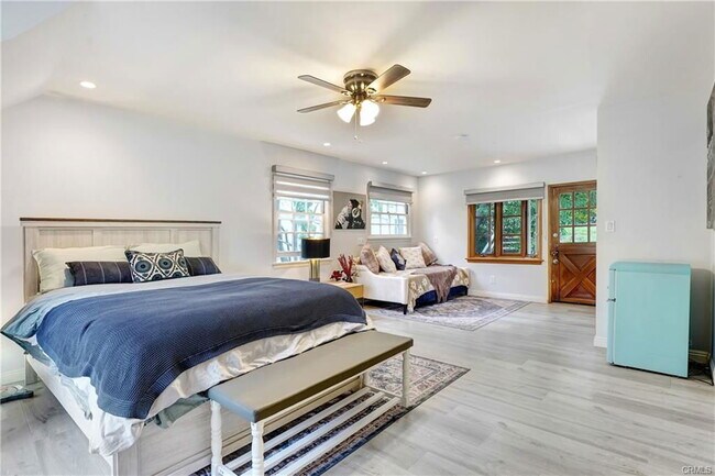 Foto del edificio - 12060 Laurel Terrace Dr