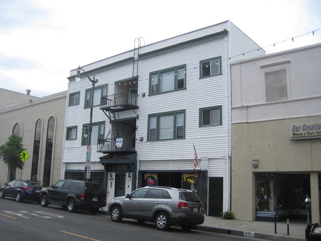 Building Photo - 418-424 W 6th St