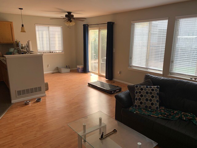 Building Photo - 433 W 91st Cir