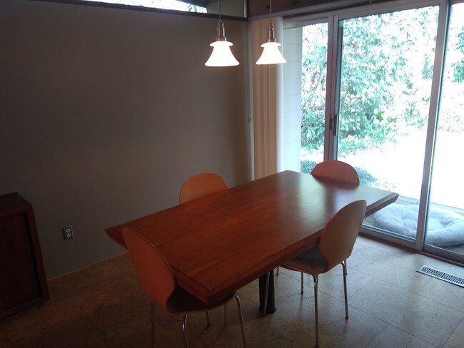 Building Photo - 2414 Jerry Jones Dr