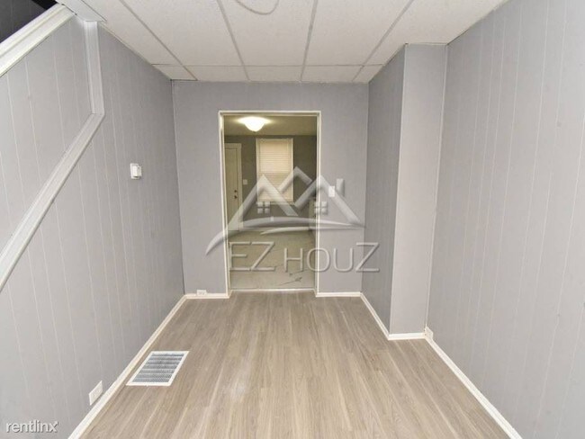 Foto del edificio - 2 br, 1 bath Apartment - 2418 McElderry St
