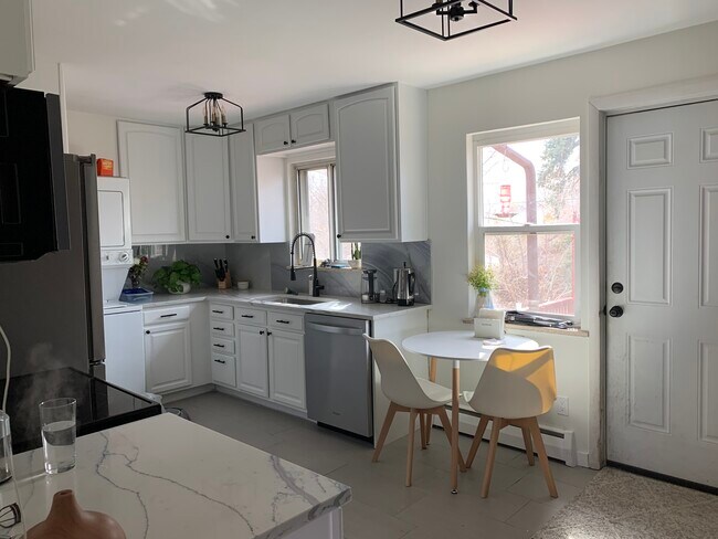 Foto del edificio - 5451 S Cedar St