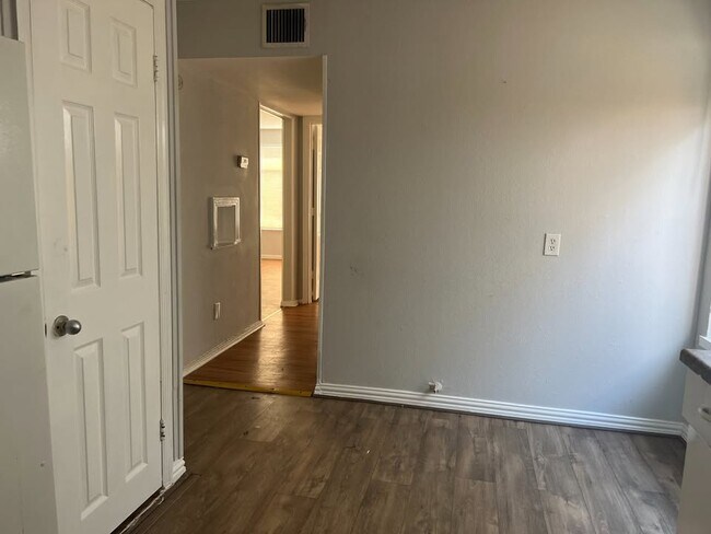 Foto del edificio - 2811 Rosedale St
