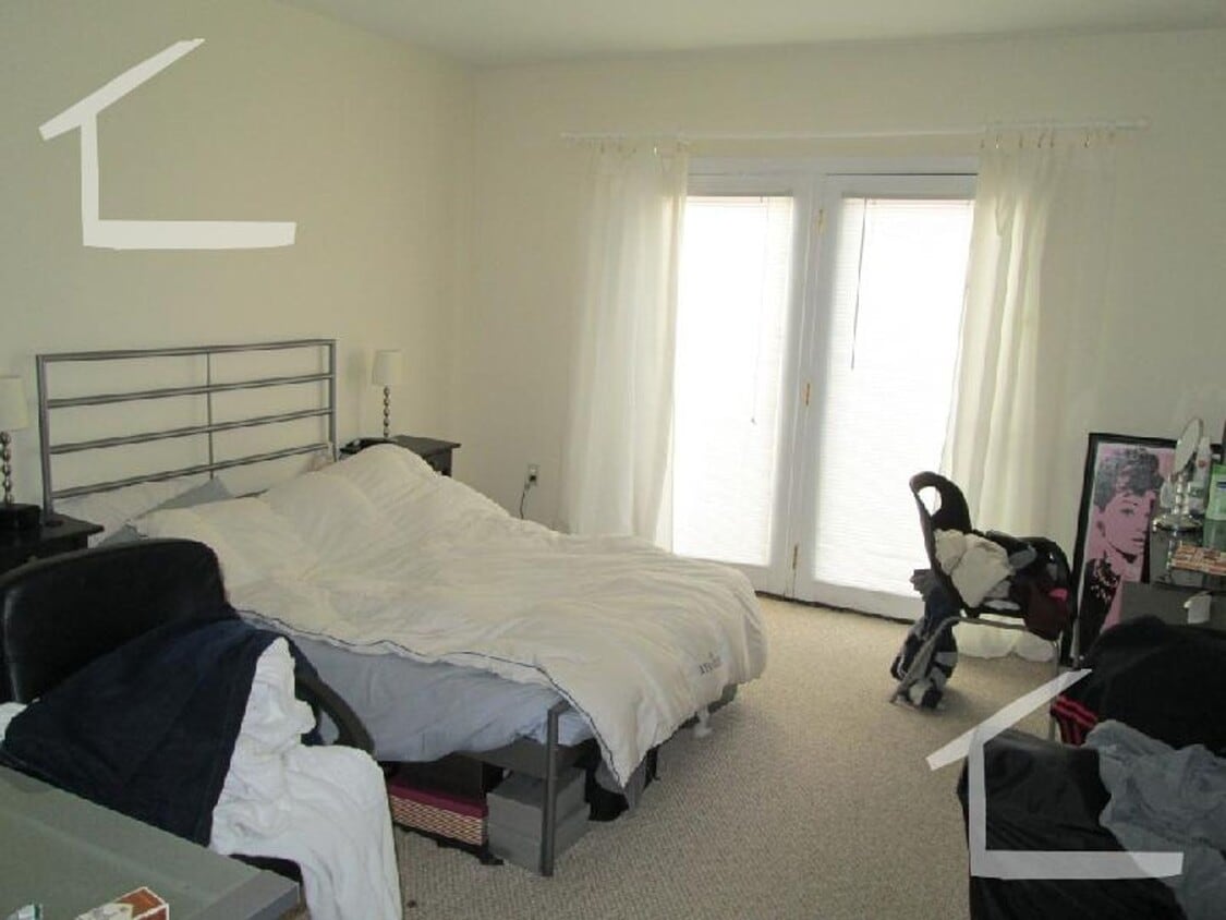 1 Bedroom - 1  Bedroom