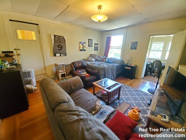 Building Photo - 1688 Beacon St