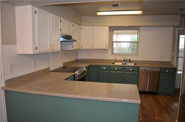 Building Photo - 1803 Sunset Dr