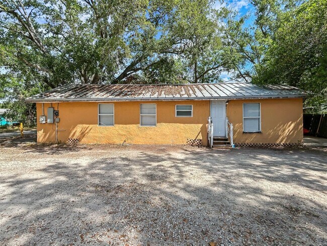 Foto del edificio - Spacious Tampa Home for Rent | Great Location & Large Yard! 3bed |2bath
